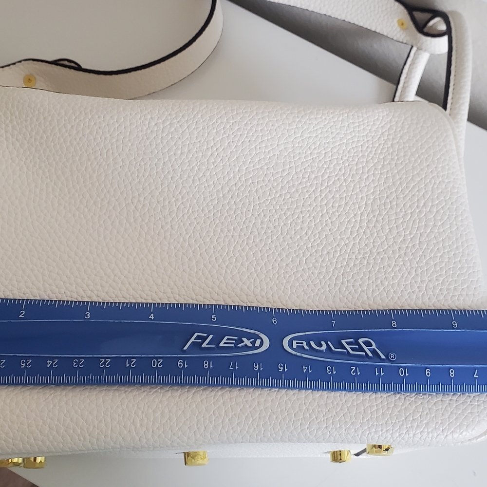 Elegant White Faux Leather Crossbody Bag - Picture 7 of 8